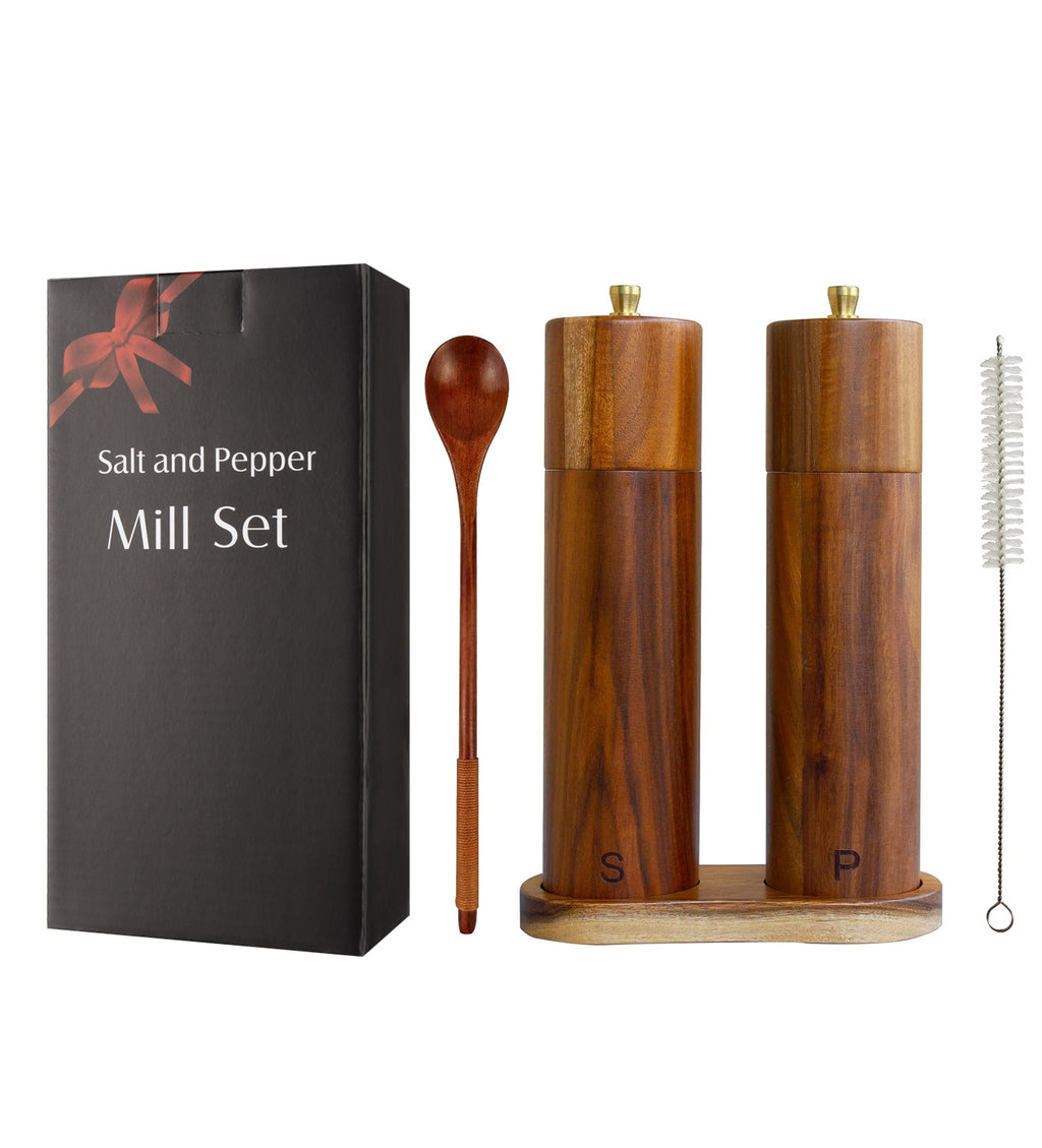 Spices, spice grinder, wooden kitchen pepper grinder, manual pepper grinder.